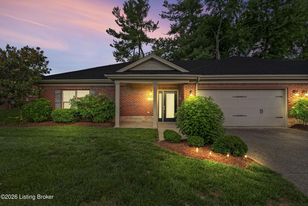 Photo of 6436 Clover Trace Cir, Louisville, KY 40216 (MLS # 1719004)