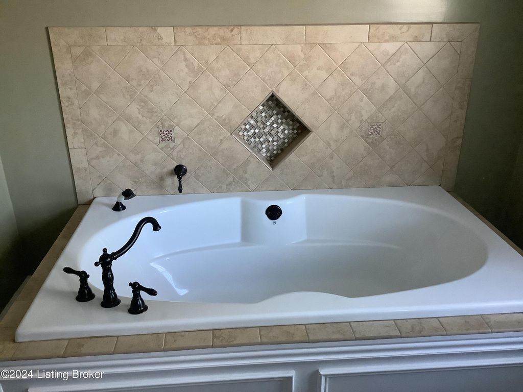 Photo of 502 Marengo Dr, Louisville, KY 40243 (MLS # 1716830)