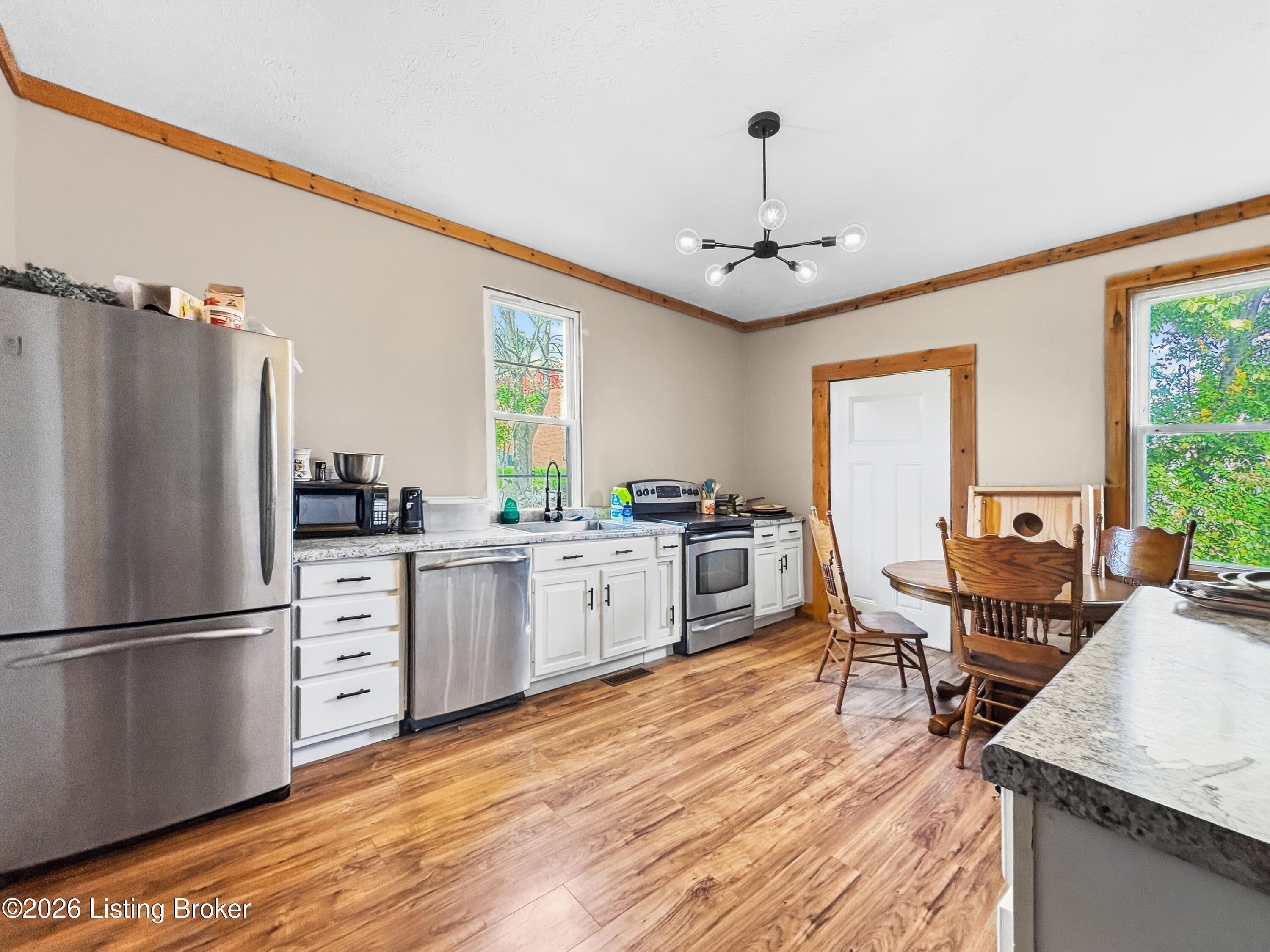 114 W Union St