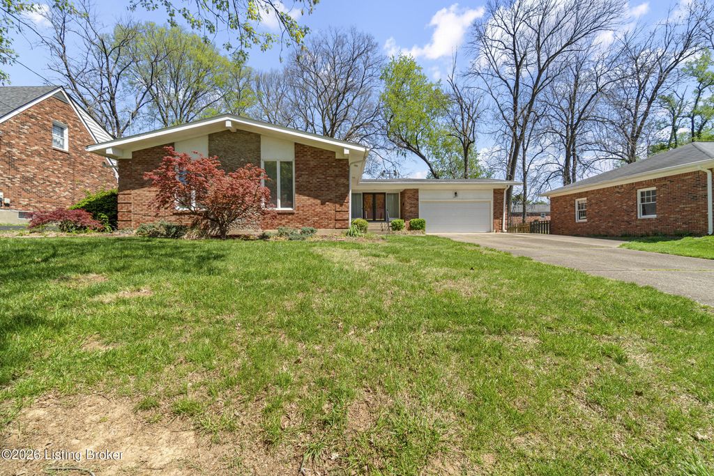 Photo of 1007 Williamsburg Ct, Louisville, KY 40207 (MLS # 1713870)