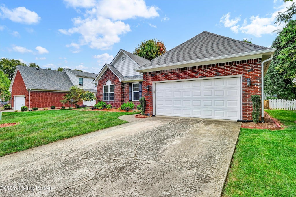 Photo of 3803 Ridgehurst Ct, Louisville, KY 40299 (MLS # 1731170)
