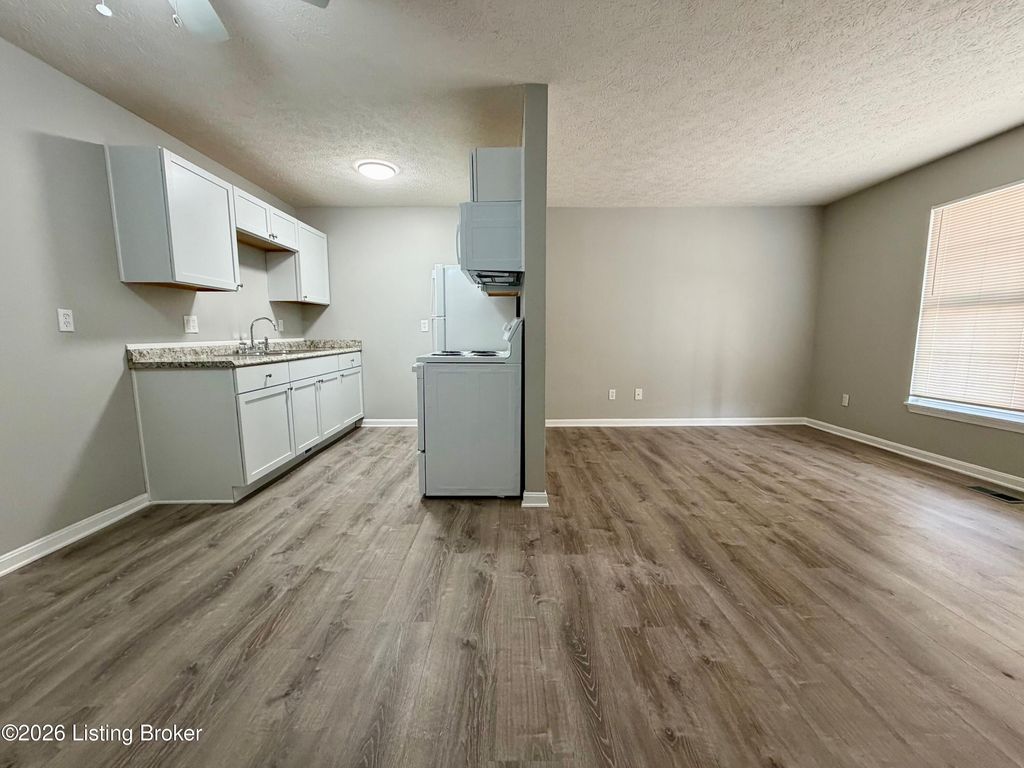 Photo of 515 E 4th St #1, New Albany, IN 47150 (MLS # 1708363)