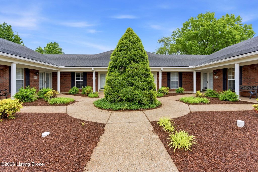 Photo of 8411 Aspen Glen Way, Louisville, KY 40228 (MLS # 1715818)