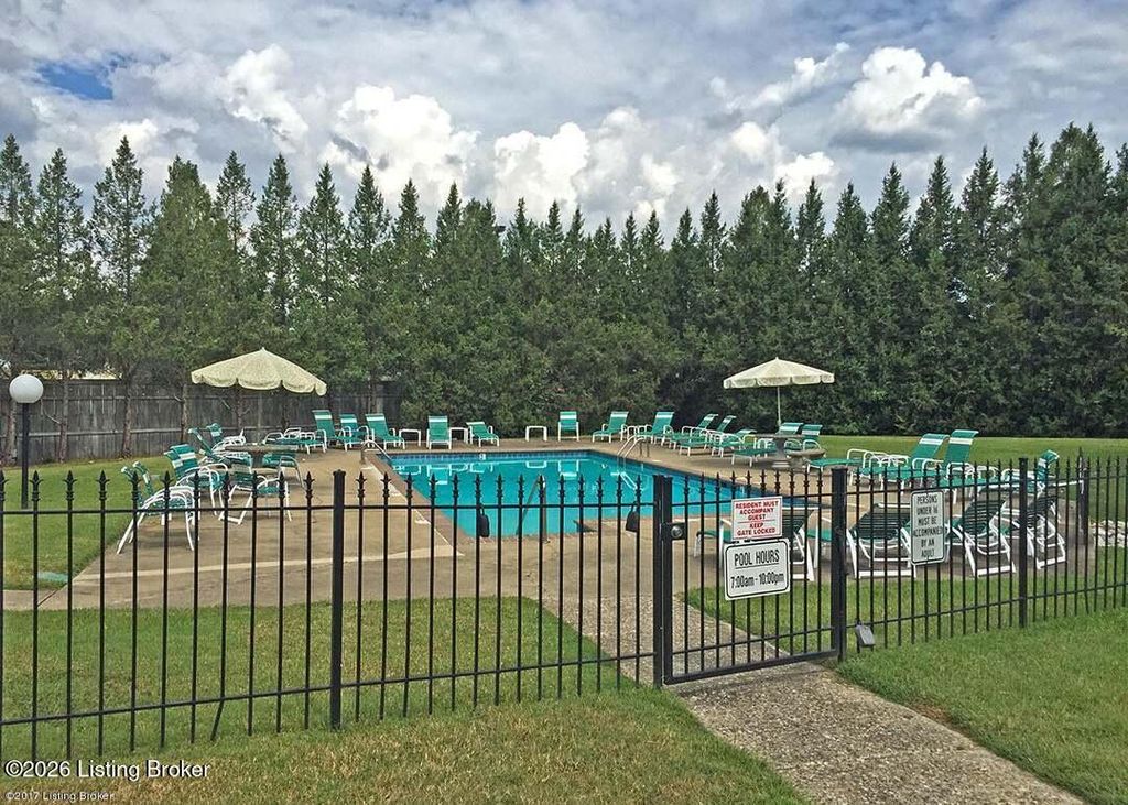 Photo of 1277 Parkway Gardens Ct #211-C, Louisville, KY 40217 (MLS # 1710023)