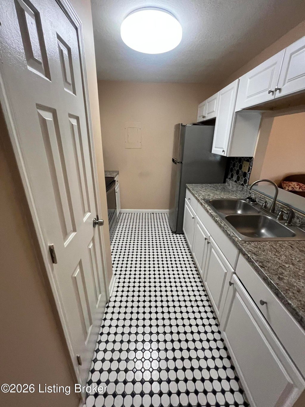 Photo of 3312 Colonial Manor Cir #6A, Louisville, KY 40218 (MLS # 1722307)