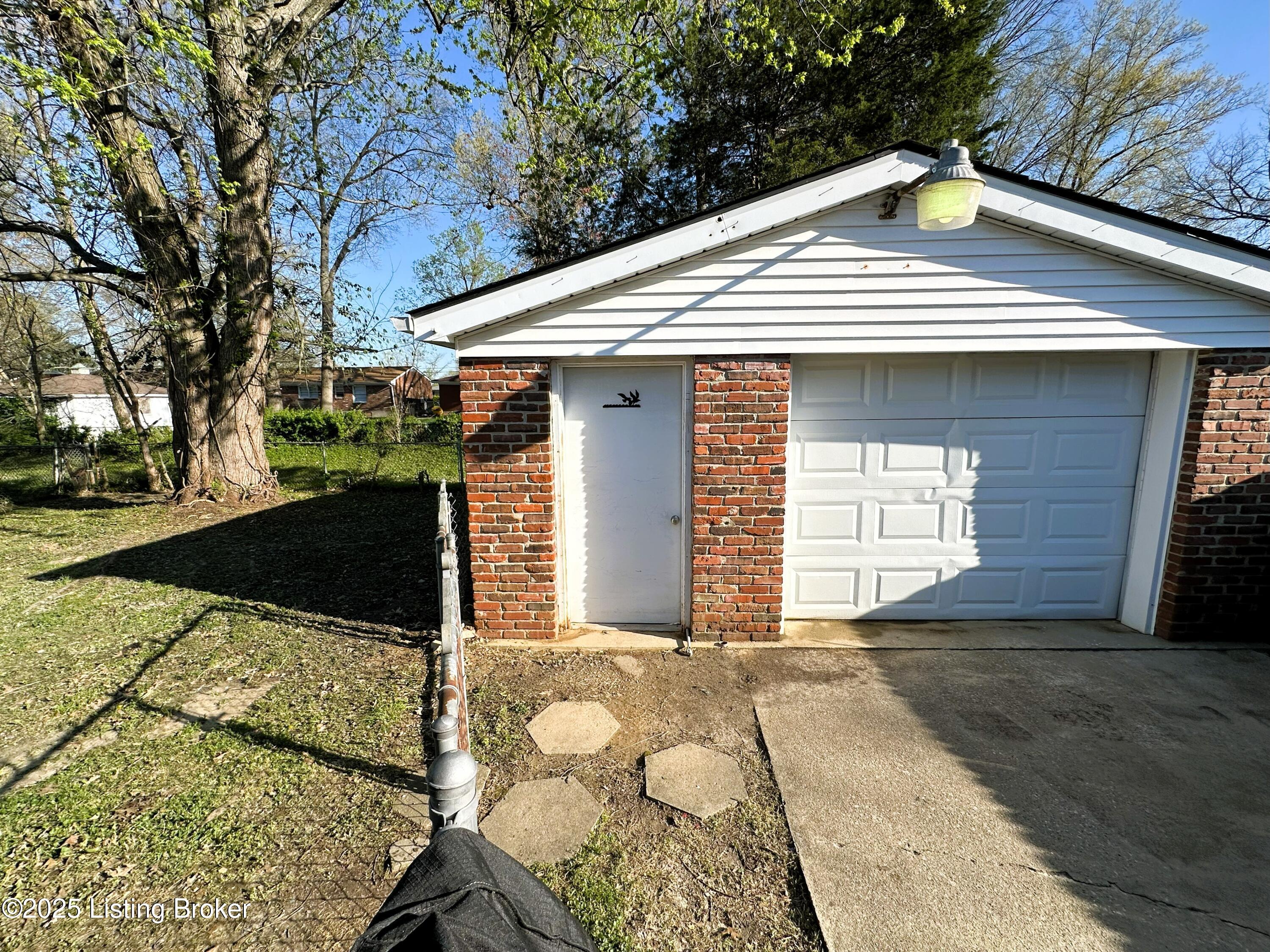 210 Sam Dr, Louisville, Kentucky image 40