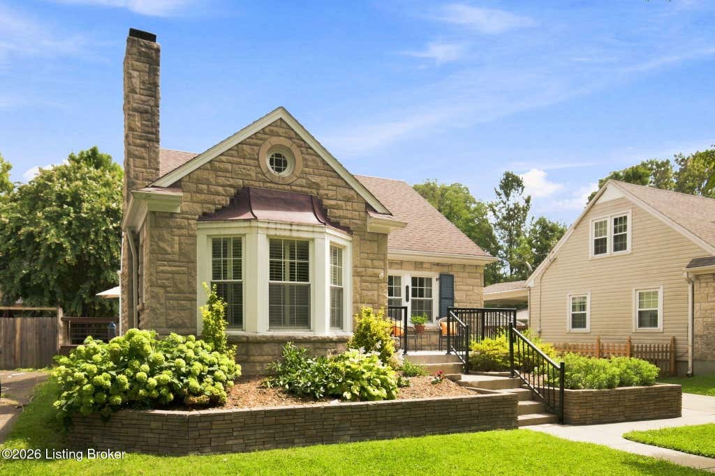 Photo of 207 S Sherrin Ave, Louisville, KY 40207 (MLS # 1726038)