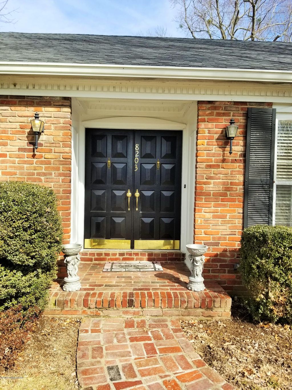 Photo of 8203 Camberley Dr, Louisville, KY 40222 (MLS # 1711637)