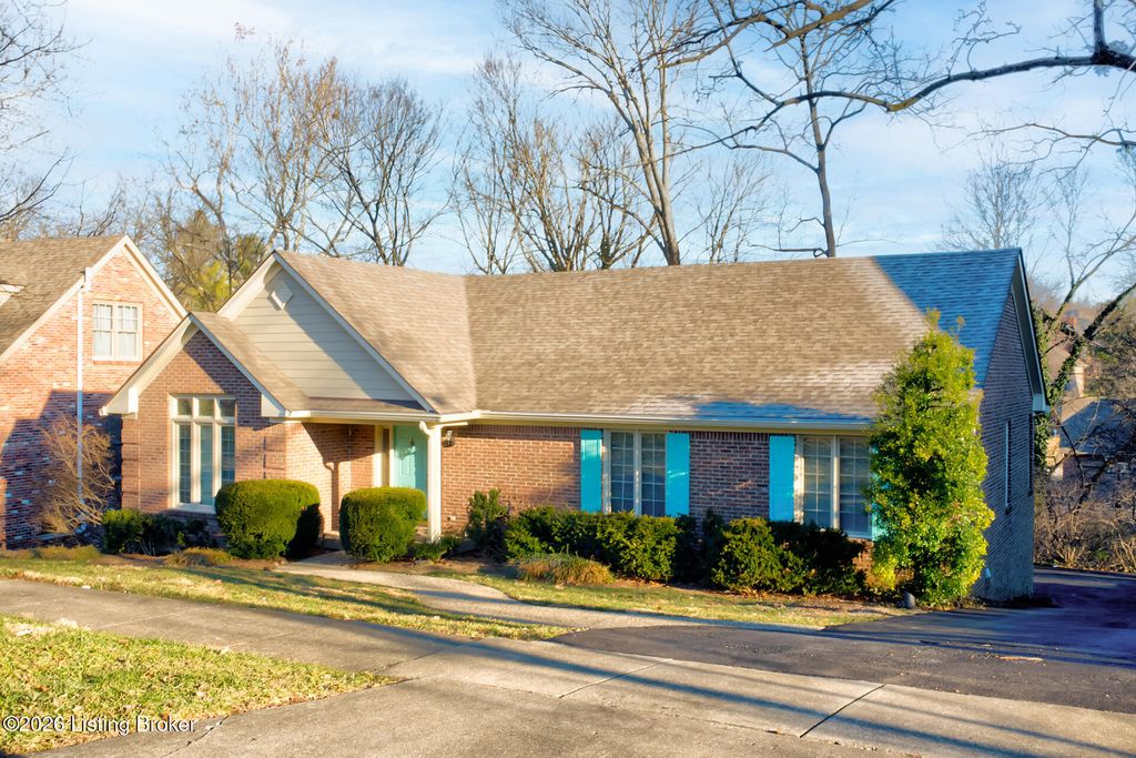 Photo of 1124 Garden Creek Cir, Louisville, KY 40223 (MLS # 1709527)