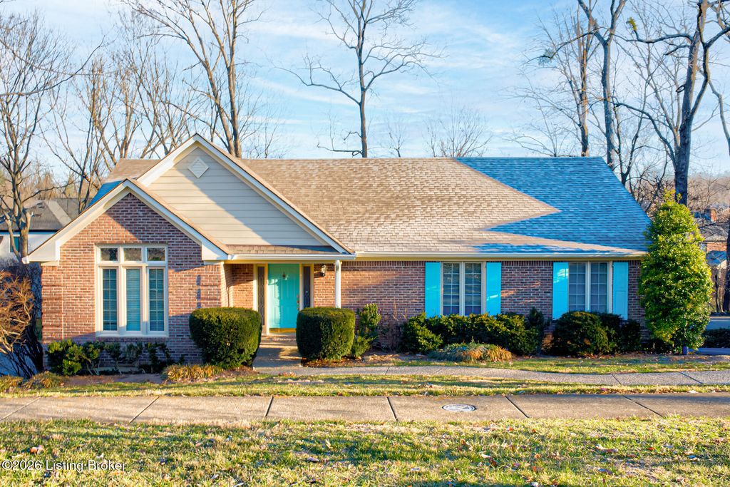 Photo of 1124 Garden Creek Cir, Louisville, KY 40223 (MLS # 1709527)