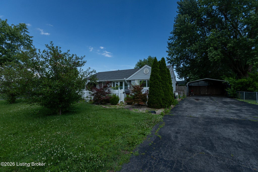 Photo of 9409 Dalton Dr, Louisville, KY 40272 (MLS # 1724630)