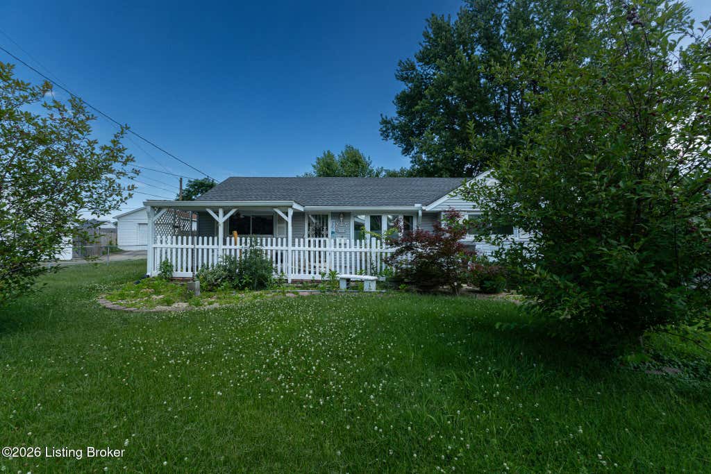 Photo of 9409 Dalton Dr, Louisville, KY 40272 (MLS # 1724630)