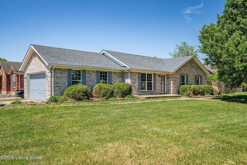 Photo of 5701 Bartview Ct, Louisville, KY 40229 (MLS # 1715106)