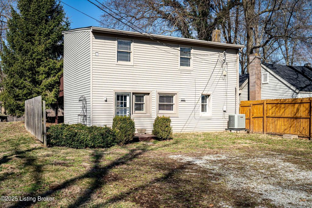 Photo of 6115 Front St, Westport, KY 40077 (MLS # 1714197)