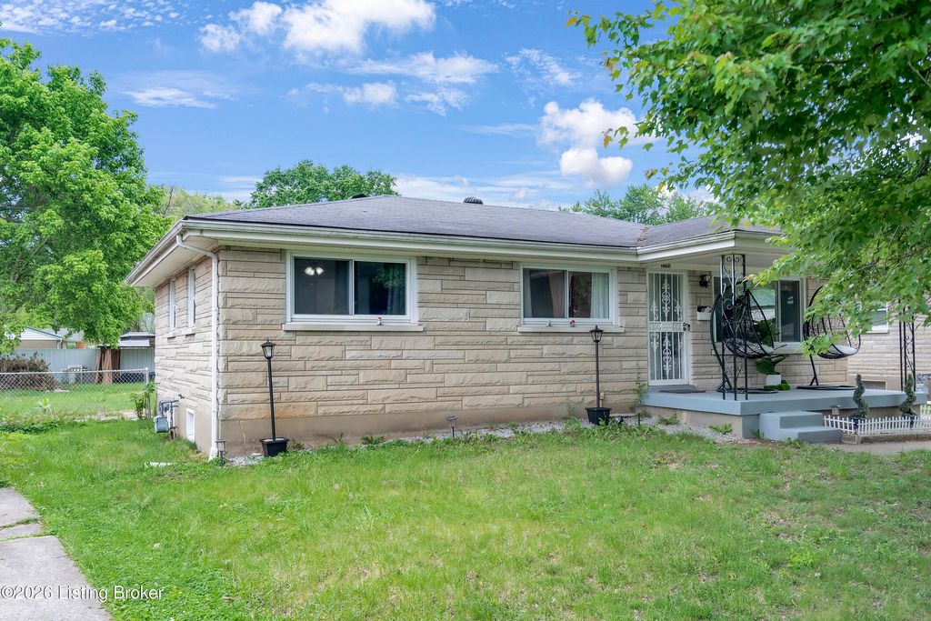Photo of 3205 Lencott Dr, Louisville, KY 40216 (MLS # 1716870)