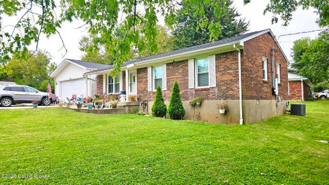 Homes For Sale - 422 Vernon St<br/> Henry County, Eminence, KY 40019