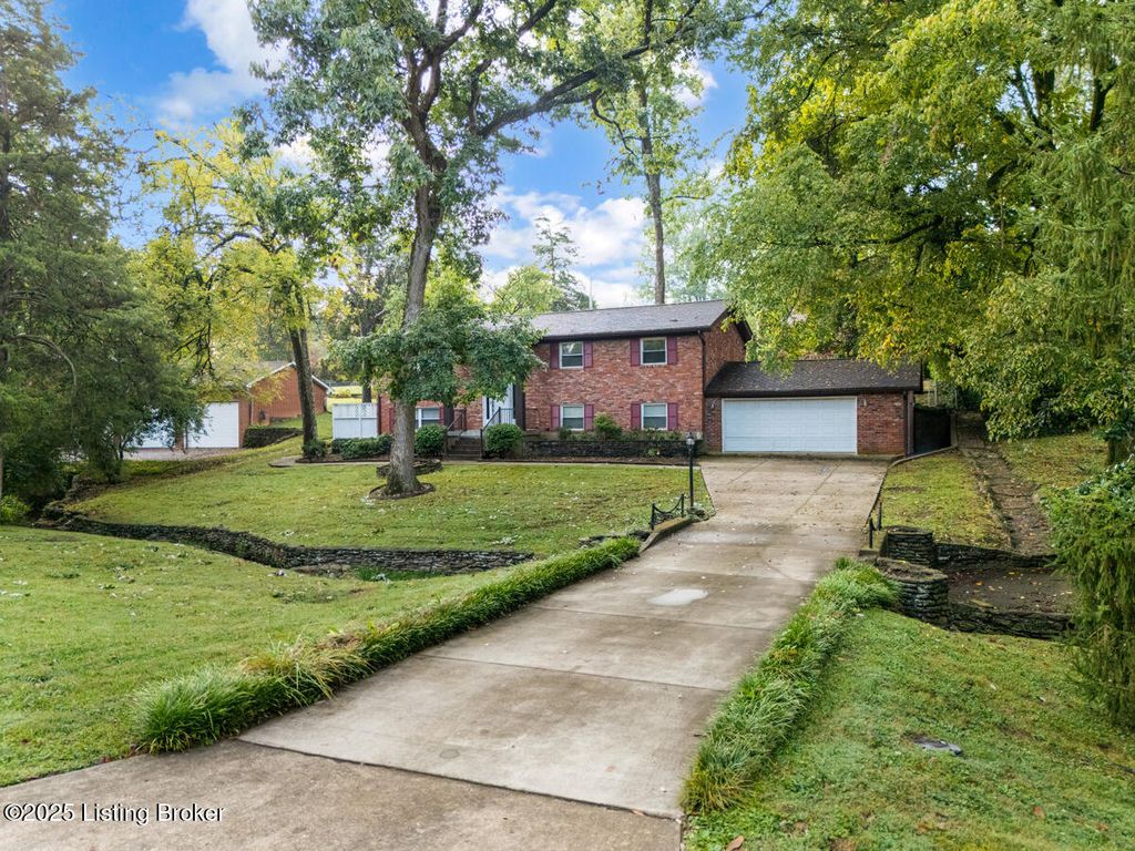 Photo of 5203 Cool Brook Rd, Louisville, KY 40291 (MLS # 1700191)