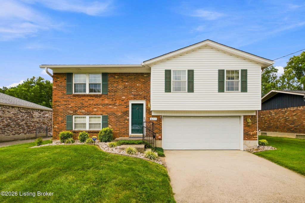 Photo of 6211 Lynnchester Dr, Louisville, KY 40219 (MLS # 1725667)