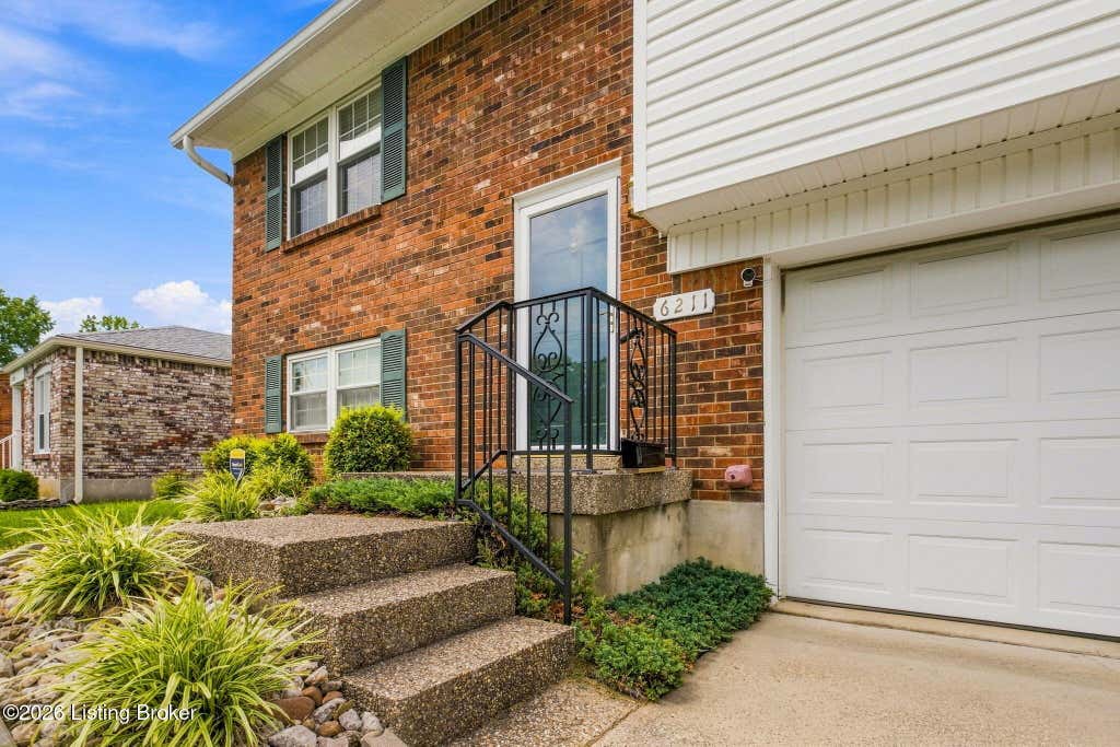Photo of 6211 Lynnchester Dr, Louisville, KY 40219 (MLS # 1725667)