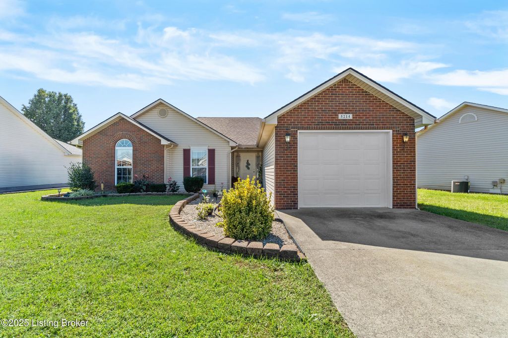 Photo of 5214 Plume Dr, Louisville, KY 40258 (MLS # 1704683)