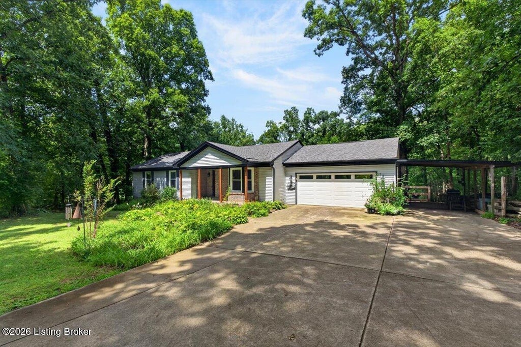 Photo of 1811 Foxboro Rd, La Grange, KY 40031 (MLS # 1727038)