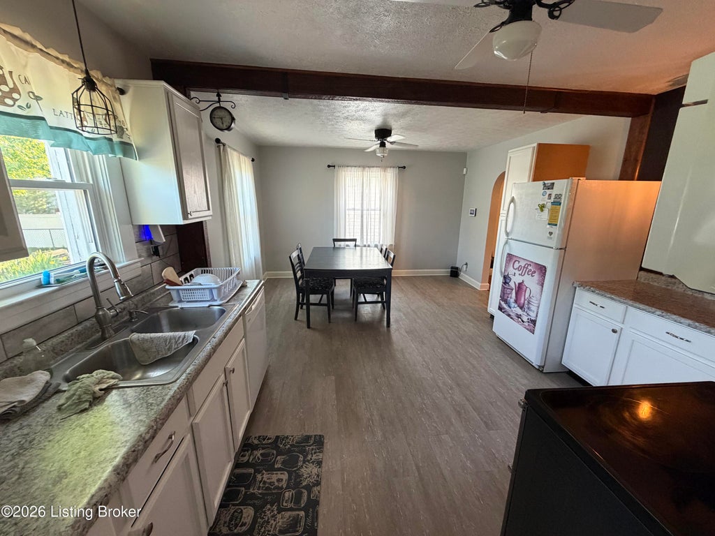 Photo of 4906 Valley Station Rd, Louisville, KY 40272 (MLS # 1729199)