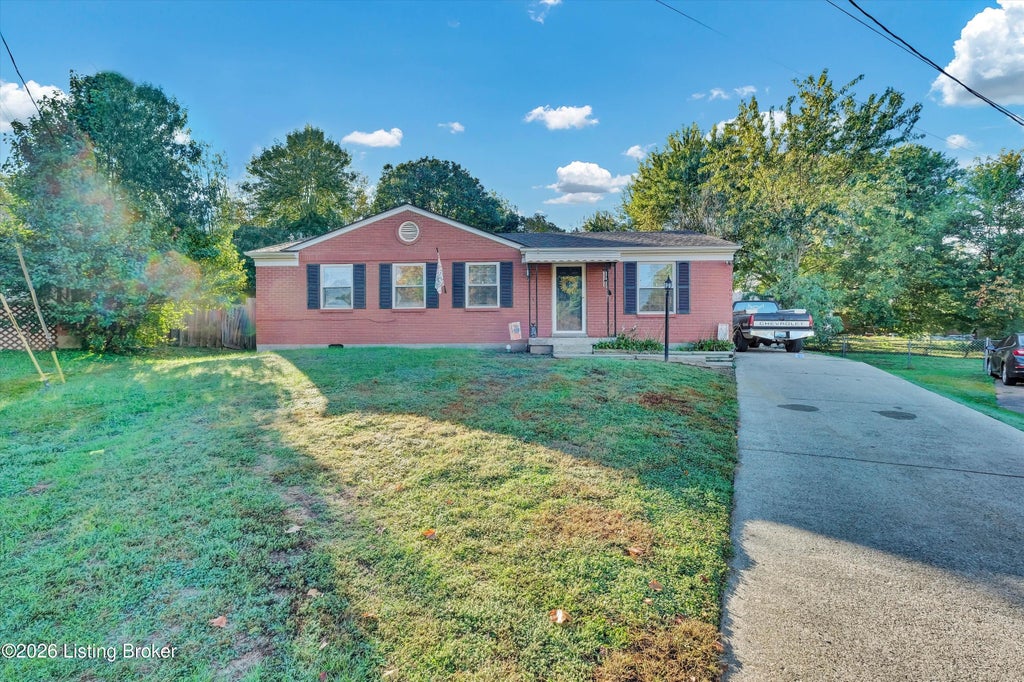 Photo of 221 Allison Ct, Louisville, KY 40229 (MLS # 1732307)