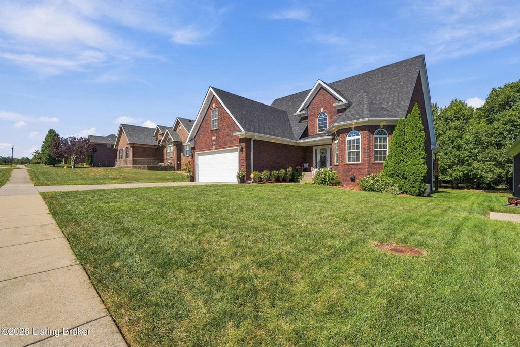 Photo of 11003 Kaufman Farm Dr, Louisville, KY 40291 (MLS # 1730664)