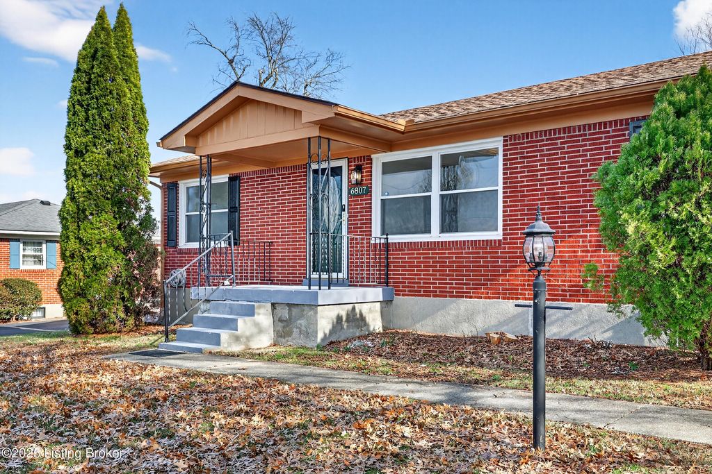 Photo of 6807 Rock Forest Dr, Louisville, KY 40219 (MLS # 1705637)