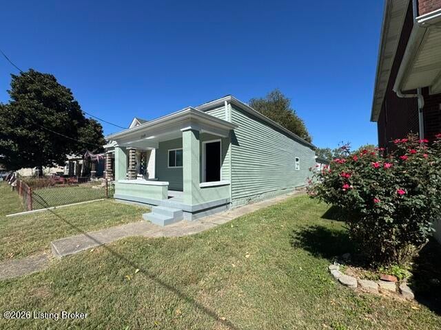 Photo of 2549 Slevin St, Louisville, KY 40212 (MLS # 1732966)