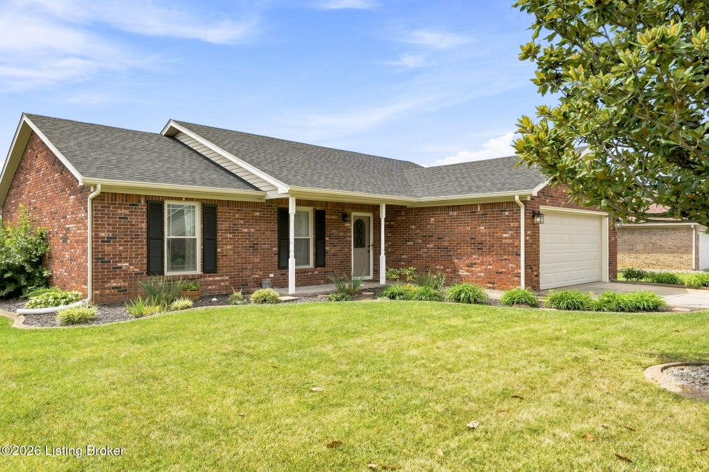 Photo of 1722 Summerlin Place Pl, Jeffersonville, IN 47130 (MLS # 1730109)