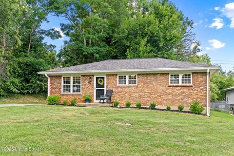 Photo of 428 Mill Run Way, La Grange, KY 40031 (MLS # 1703055)
