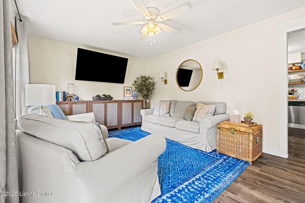 Photo of 428 Mill Run Way, La Grange, KY 40031 (MLS # 1703055)