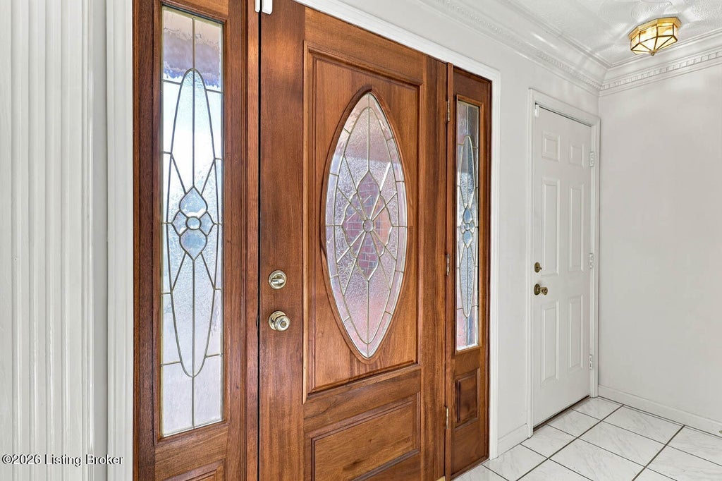 Photo of 5003 Hunters Point Cir, Louisville, KY 40216 (MLS # 1731331)