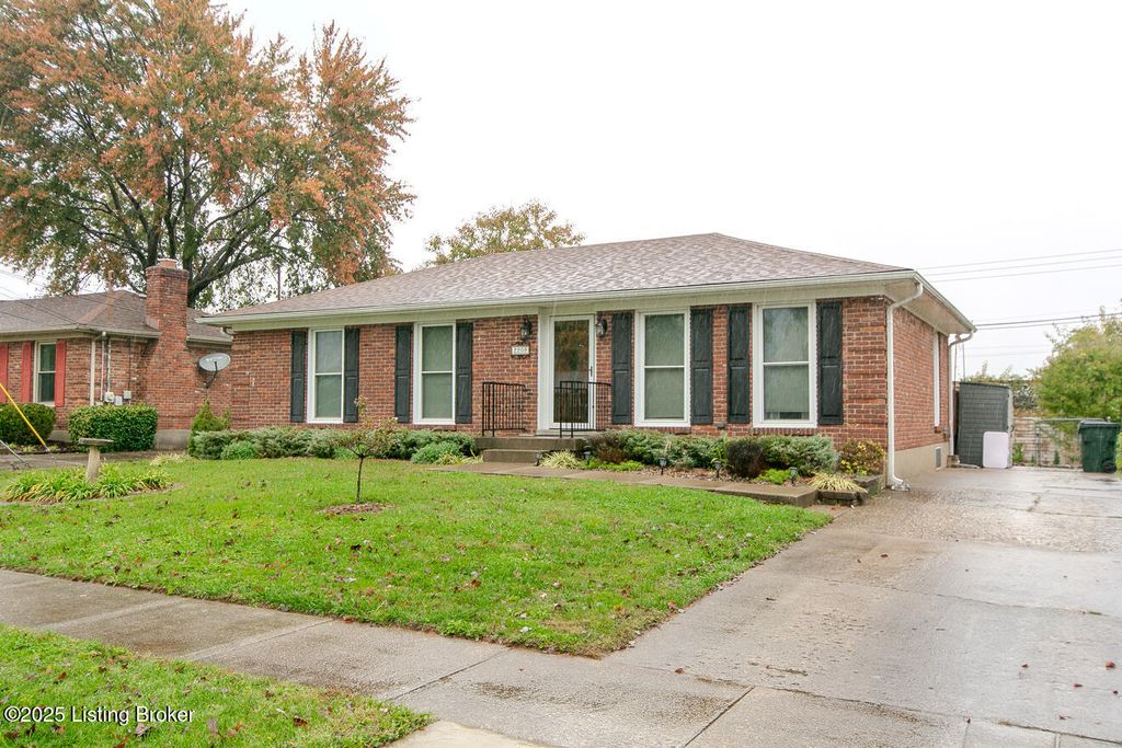 Photo of 2209 Old Hickory Rd, Louisville, KY 40299 (MLS # 1705555)