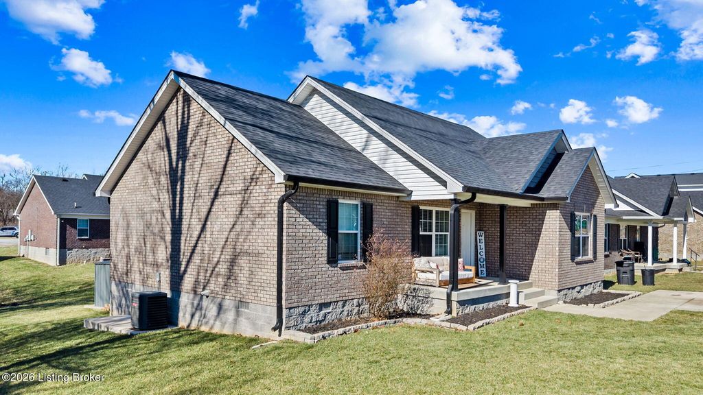 Photo of 414 Susannah Ave, Bardstown, KY 40004 (MLS # 1707819)