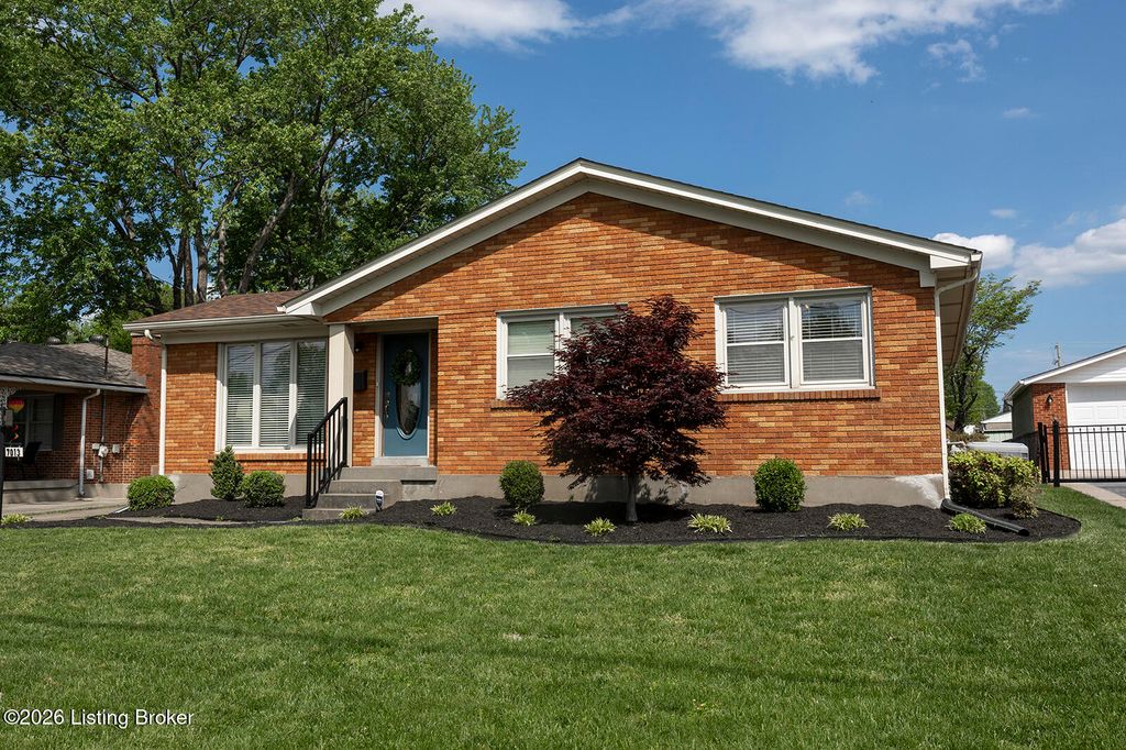 Photo of 7013 Shareith Dr, Louisville, KY 40228 (MLS # 1714834)