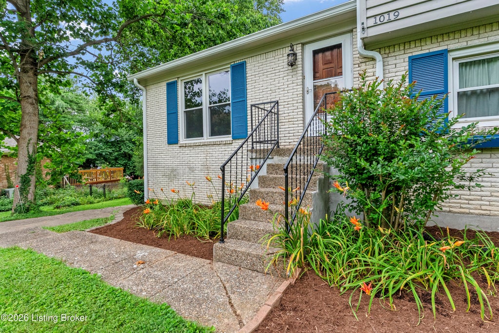 Photo of 1019 Forest Ln, Goshen, KY 40026 (MLS # 1721696)