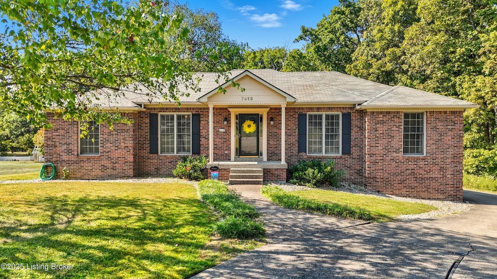 Photo of 7413 Sunset Ln, Crestwood, KY 40014 (MLS # 1698569)