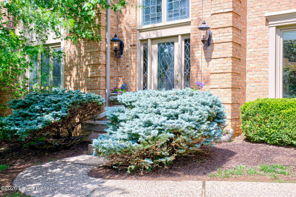 Photo of 14307 Oak Bluff Ct, Louisville, KY 40245 (MLS # 1715926)