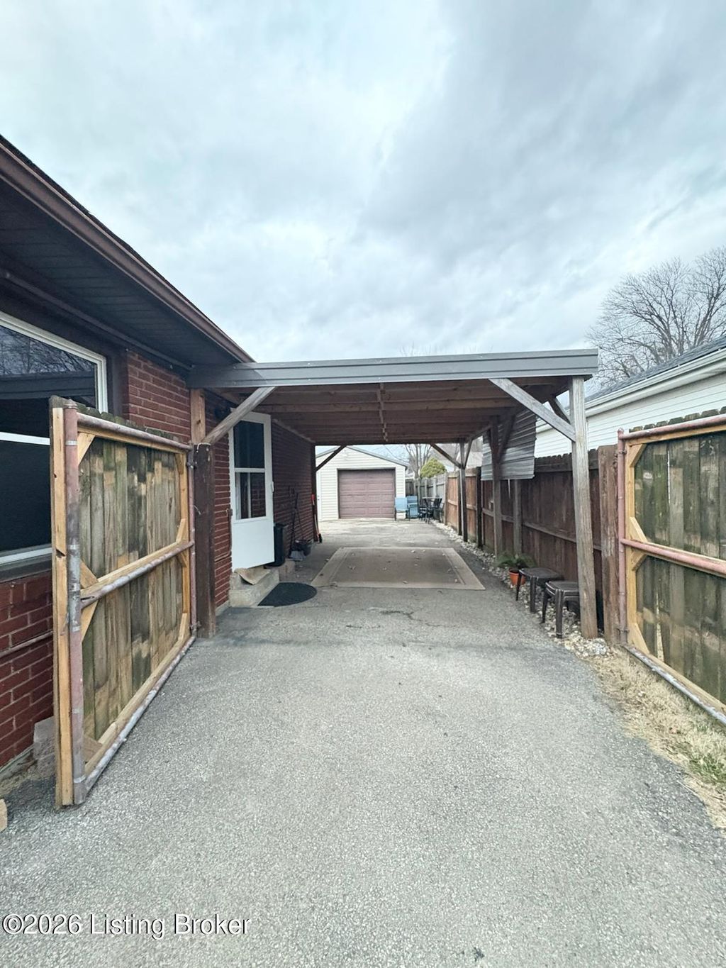 Photo of 1711 Kurz Way, Louisville, KY 40216 (MLS # 1709322)