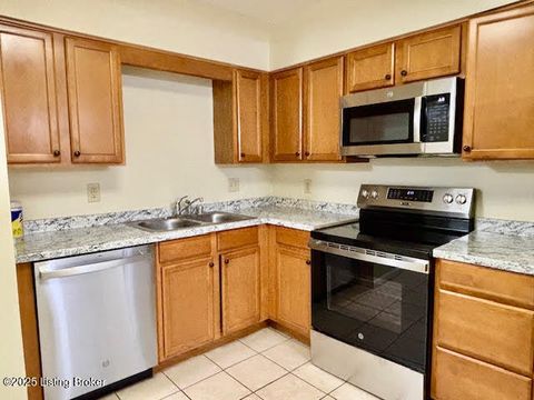 Photo of 1515 La Fontenay Ct, Louisville, KY 40223 (MLS # 1711500)