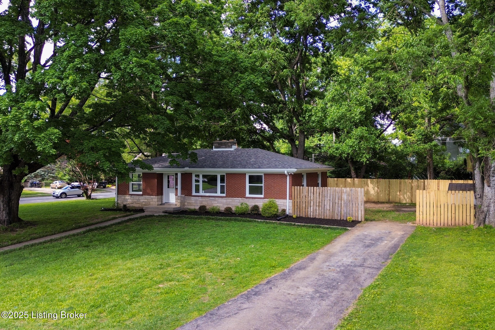 3303 Wellingmoor Ave, Louisville, Pennsylvania image 2