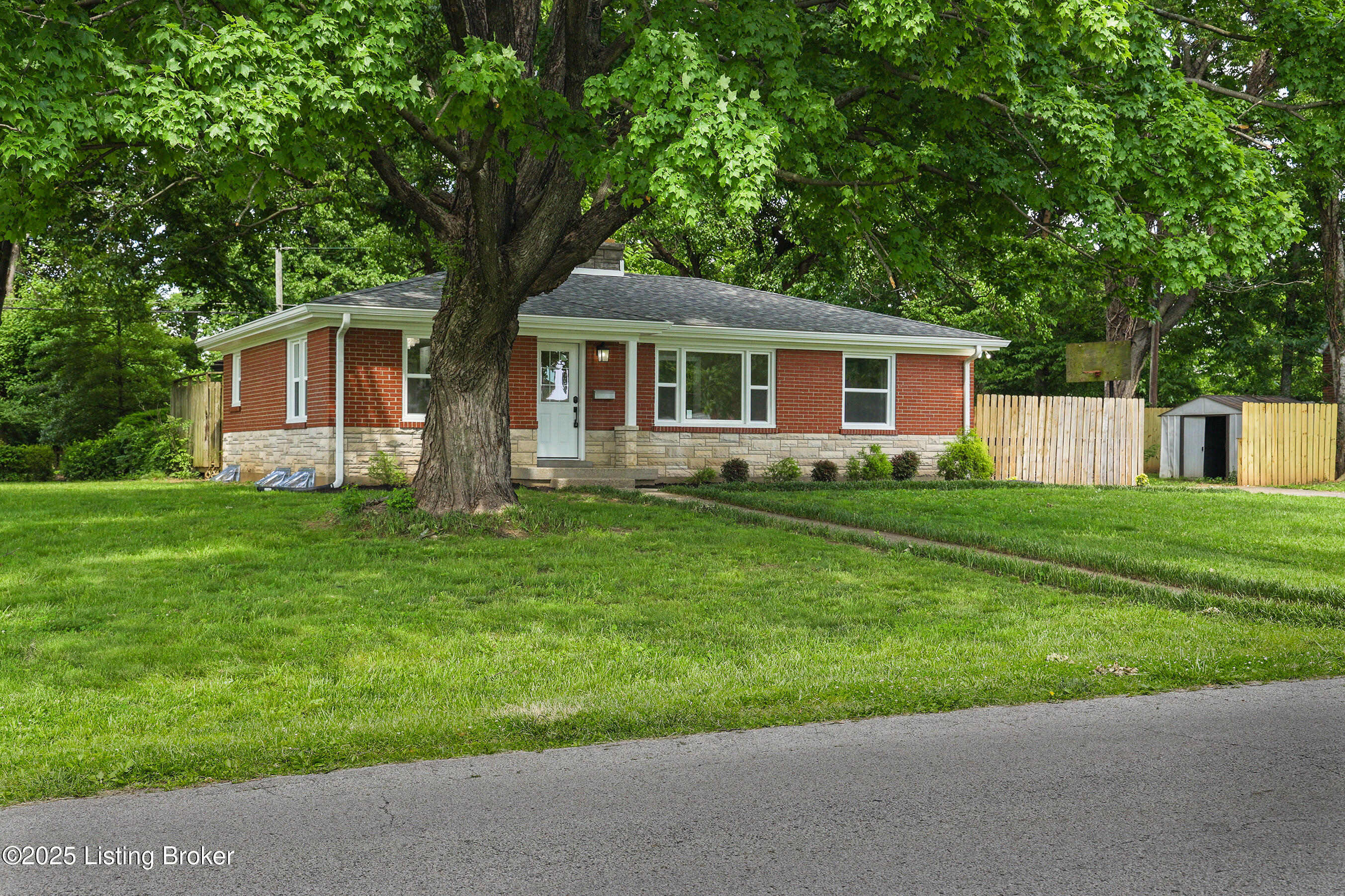 3303 Wellingmoor Ave, Louisville, Pennsylvania image 3