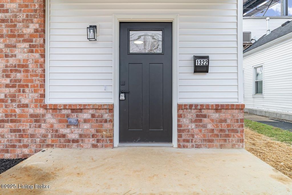 Photo of 1322 S Preston St, Louisville, KY 40208 (MLS # 1704894)