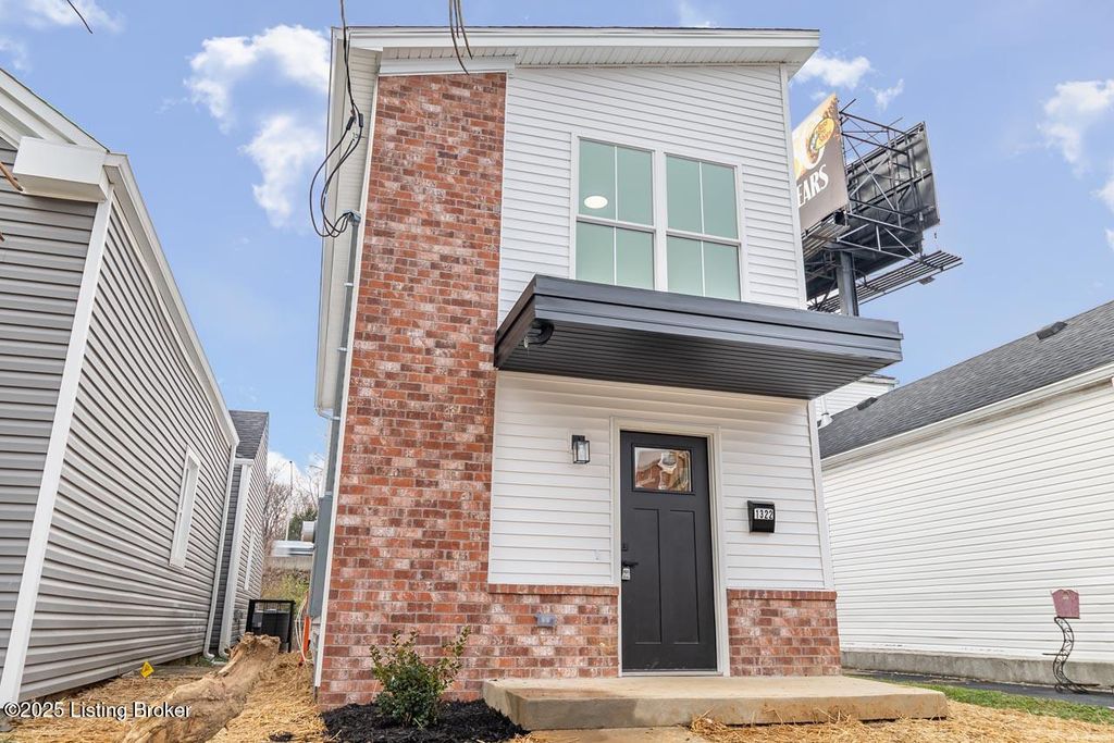 Photo of 1322 S Preston St, Louisville, KY 40208 (MLS # 1704894)