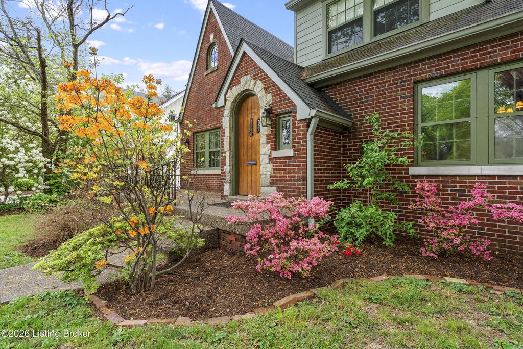 Photo of 3838 Napanee Rd, Louisville, KY 40207 (MLS # 1714324)