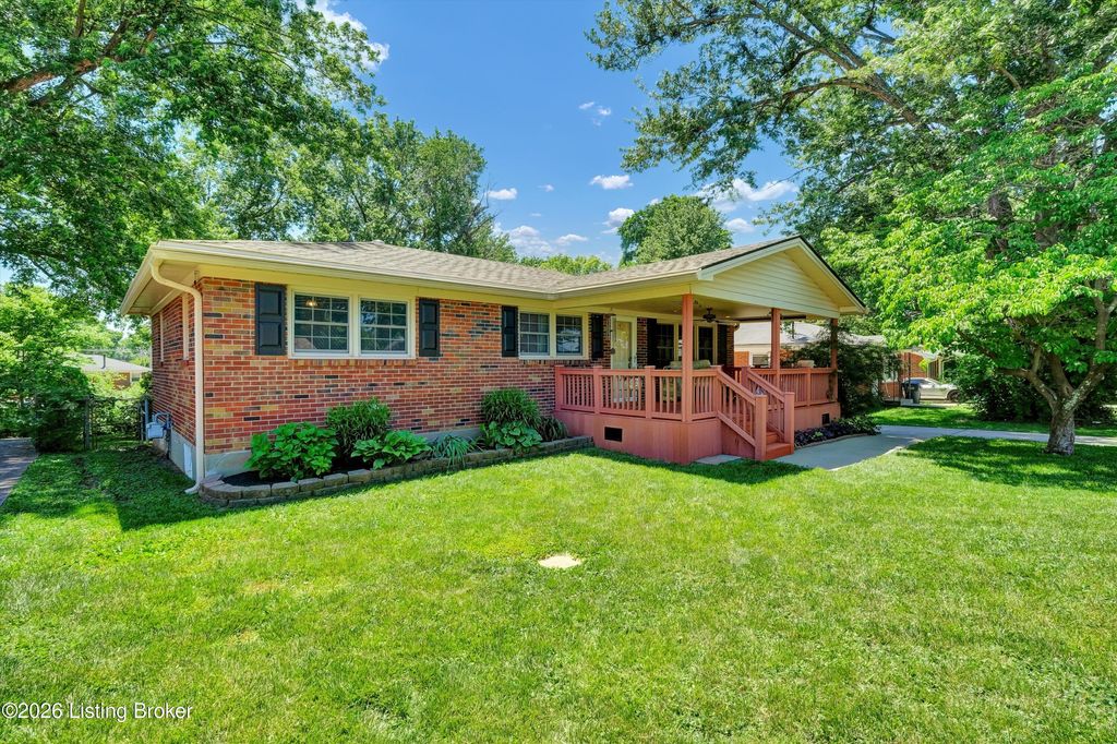 Photo of 6002 Rocky Mountain Dr, Louisville, KY 40219 (MLS # 1717315)