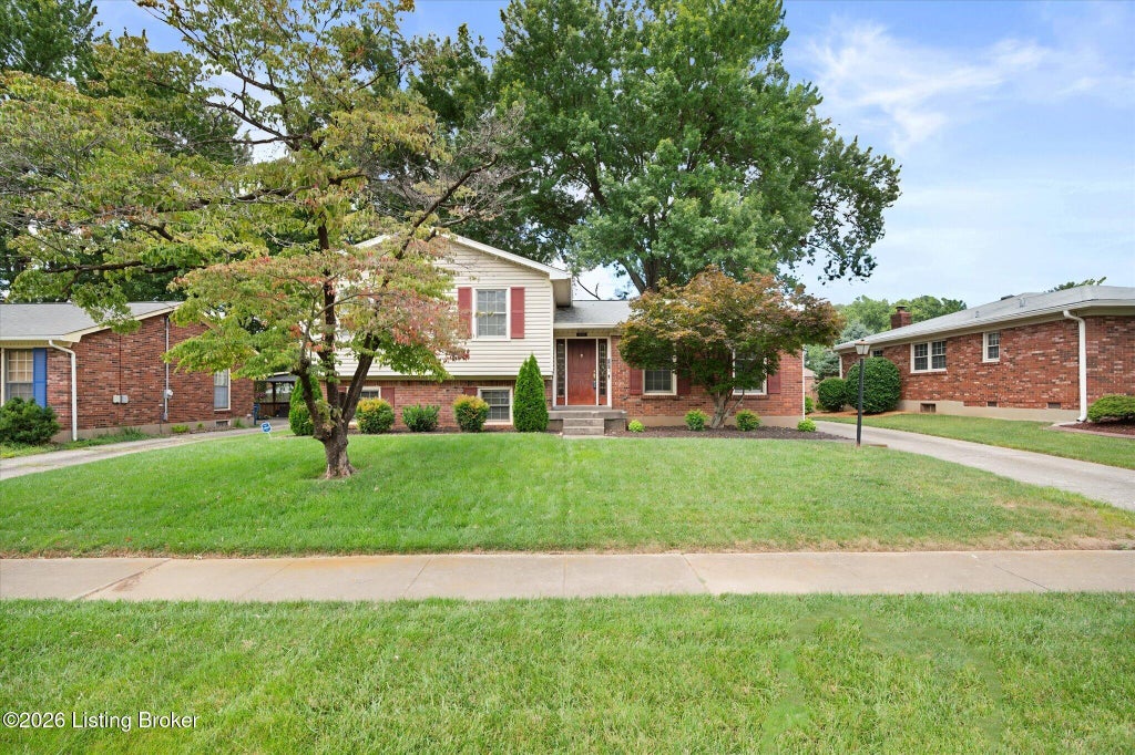 Photo of 4021 Landside Dr, Louisville, KY 40220 (MLS # 1727177)