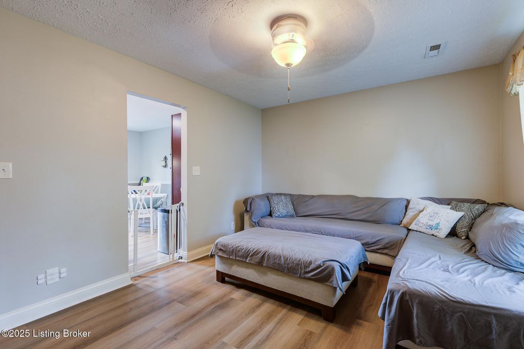 Photo of 1610 Rhode Ct, La Grange, KY 40031 (MLS # 1714828)